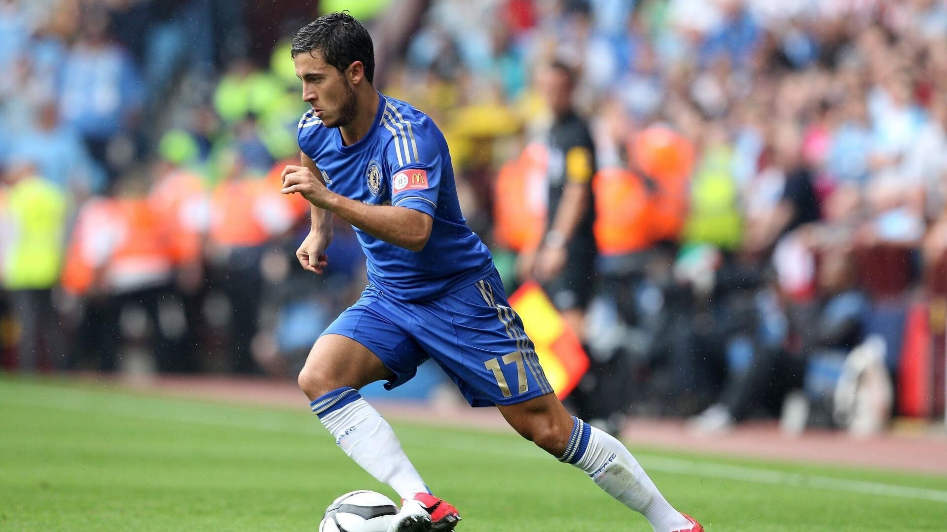 开云电竞平台-巴黎圣日耳曼客场力克劲敌，豪取三分，巴黎圣日耳曼集锦